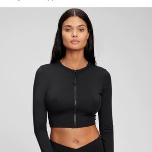 Gap cropped rash guard